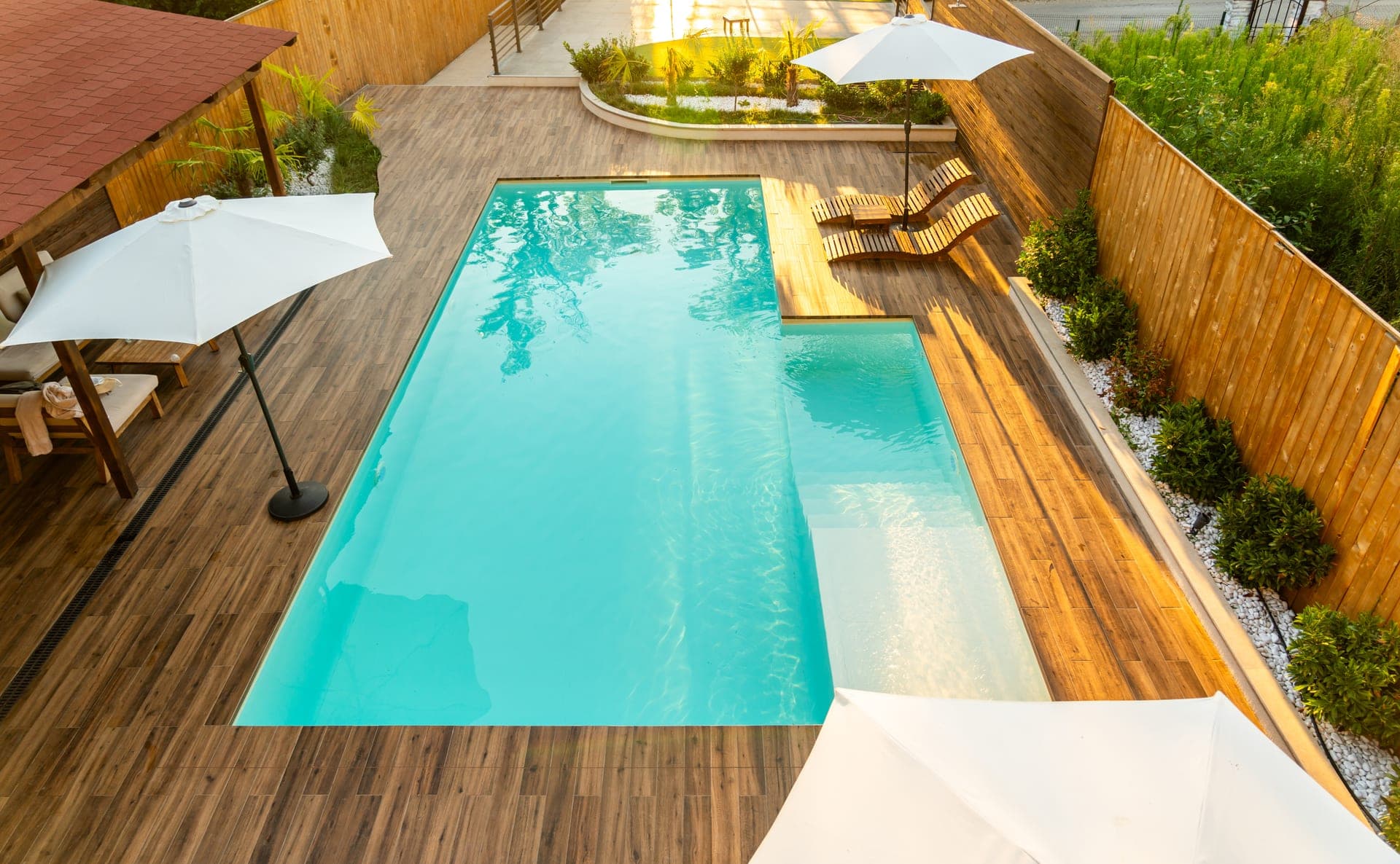 Piscina lista para la temporada de verano en una finca de Menorca