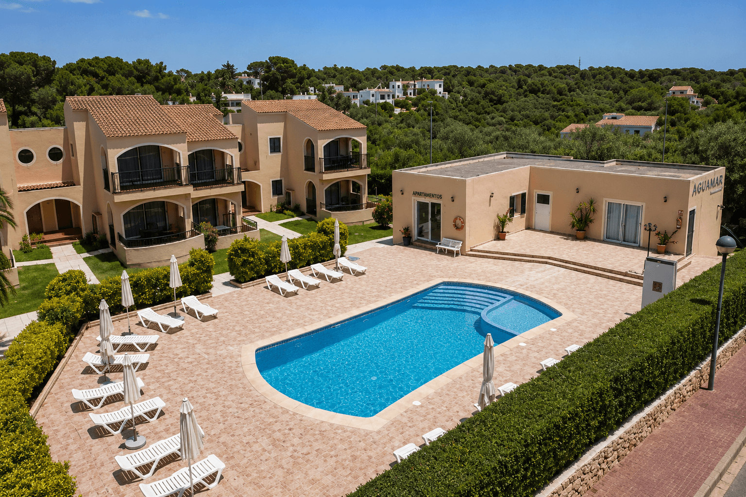 Piscina de comunidad en Menorca
