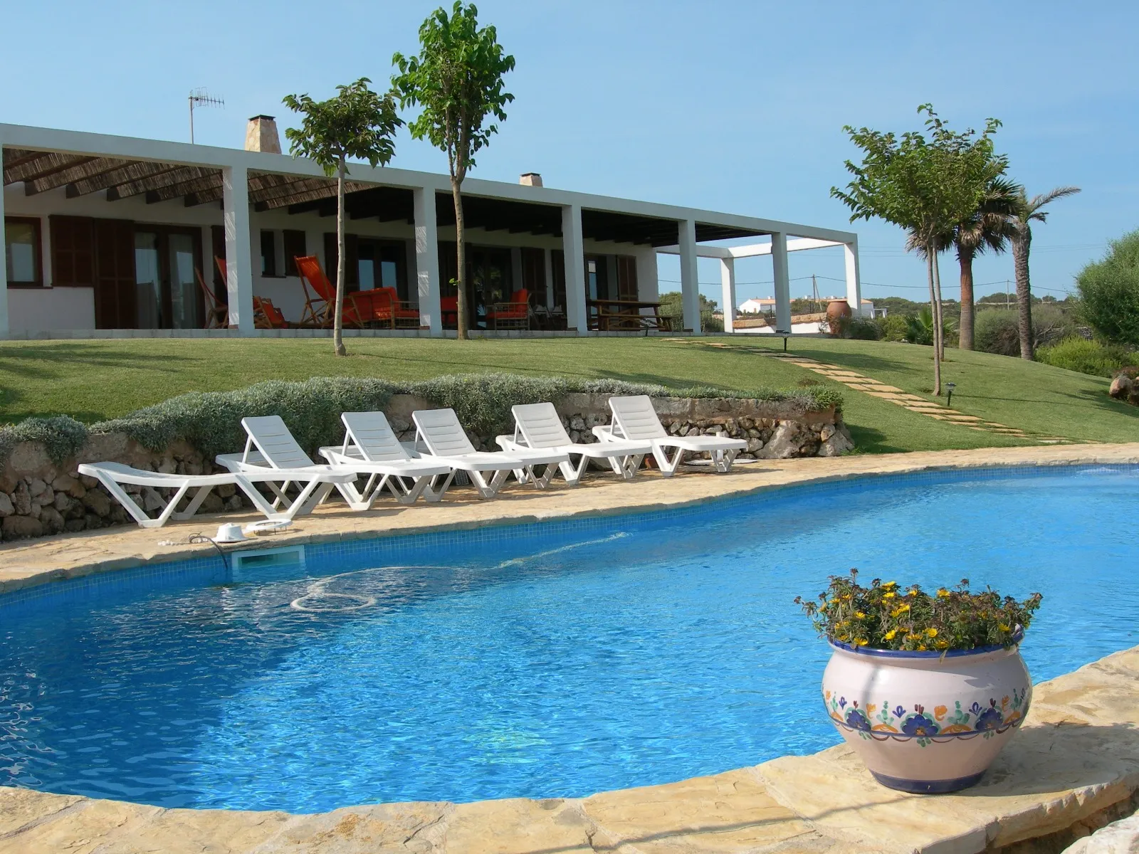Piscina en mantenimiento integral en Menorca
